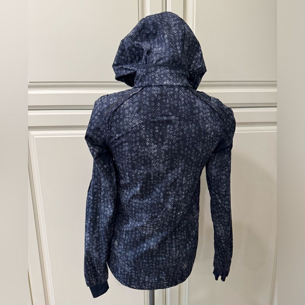 Lululemon jacket  - Picture 3 of 8